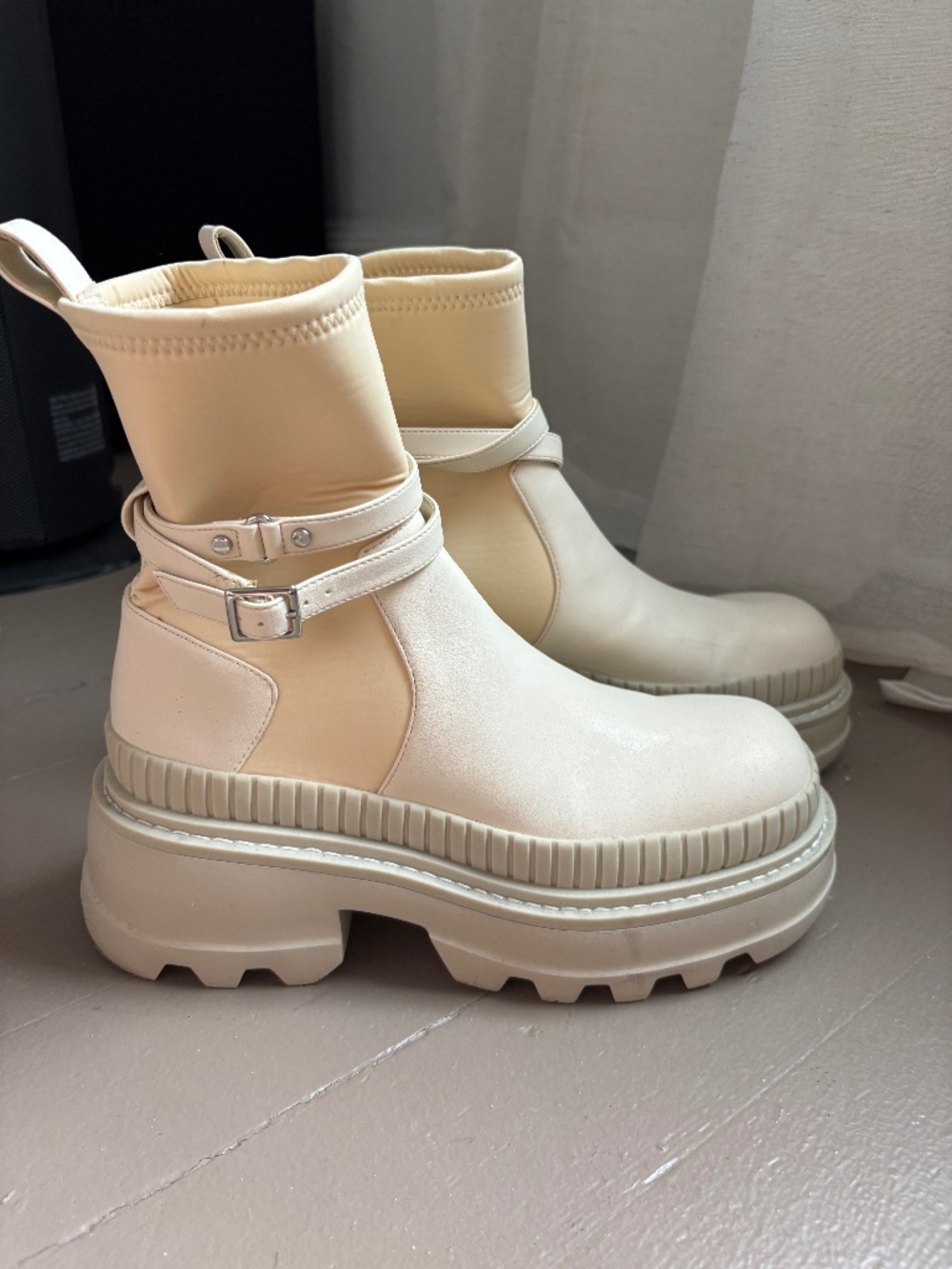 Combat boot